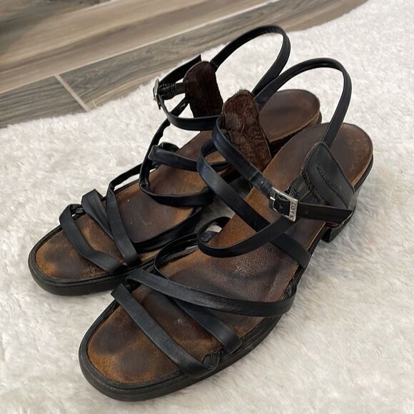 𝅺Naot Leather Sandals - Picture 2 of 7